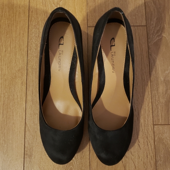 Barely worn black pump heels - Picture 3 of 5